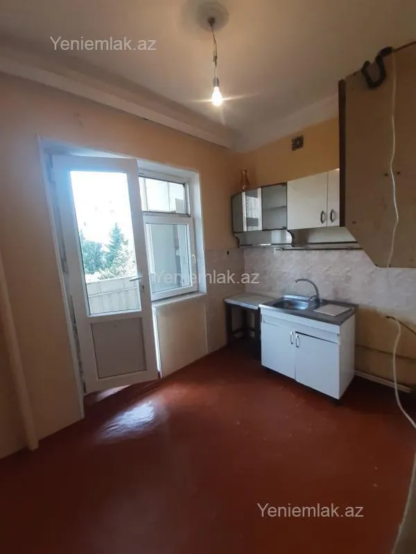Satılır 3 otaqlı köhnə tikili 85 m²