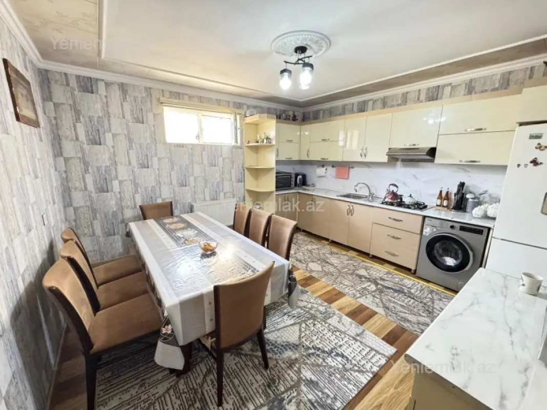Satılır 5 otaqlı həyət evi 195 m²