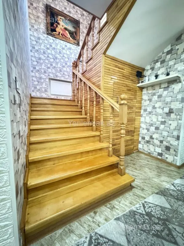 Satılır 5 otaqlı həyət evi 195 m²