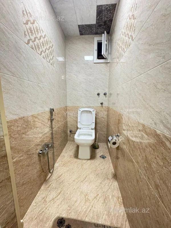 Satılır 5 otaqlı həyət evi 195 m²