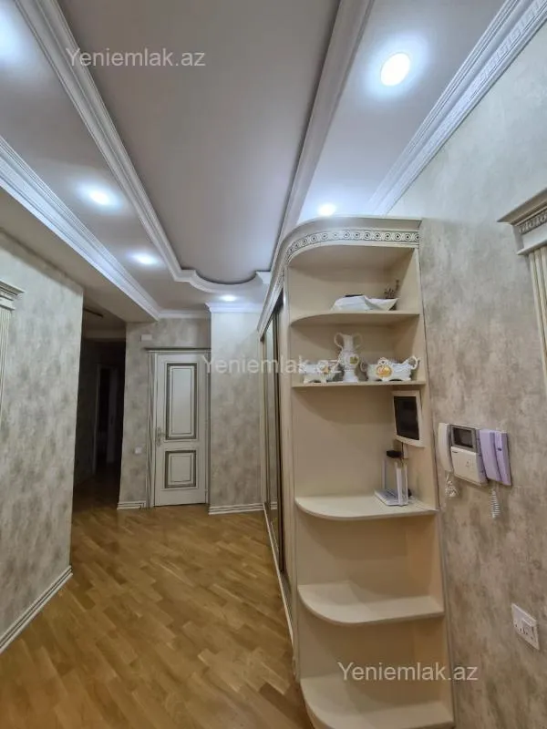 Satılır 3 otaqlı yeni tikili 150 m²