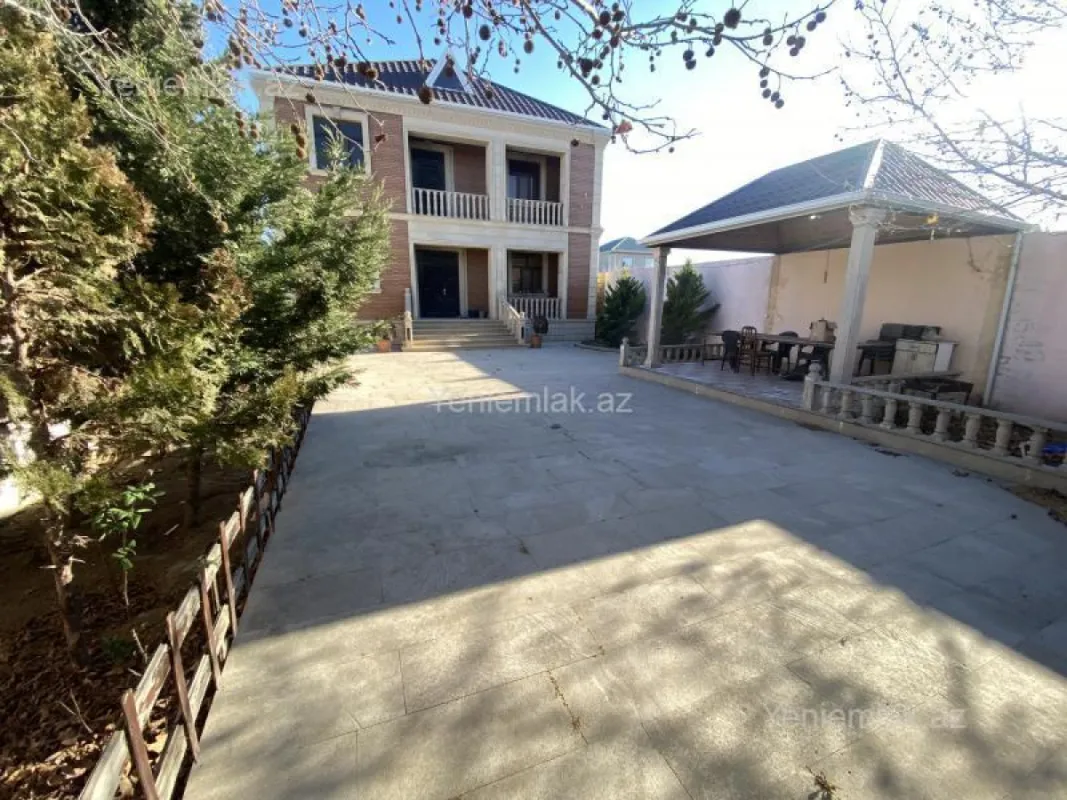 Satılır 5 otaqlı həyət evi 230 m²
