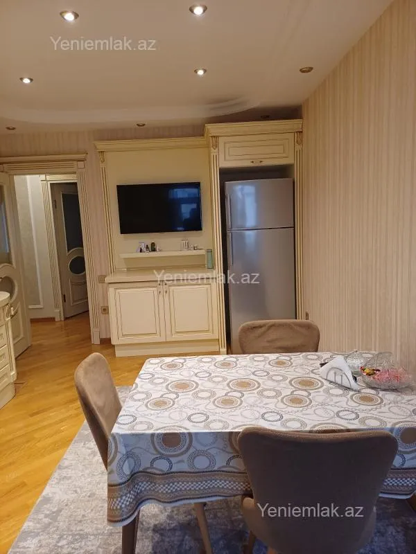 Satılır 3 otaqlı yeni tikili 140 m²
