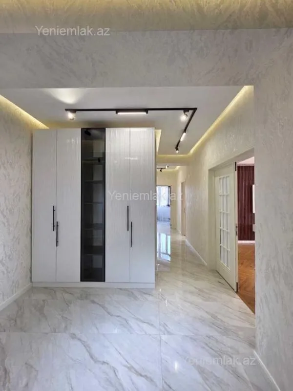 Satılır 3 otaqlı yeni tikili 115 m²