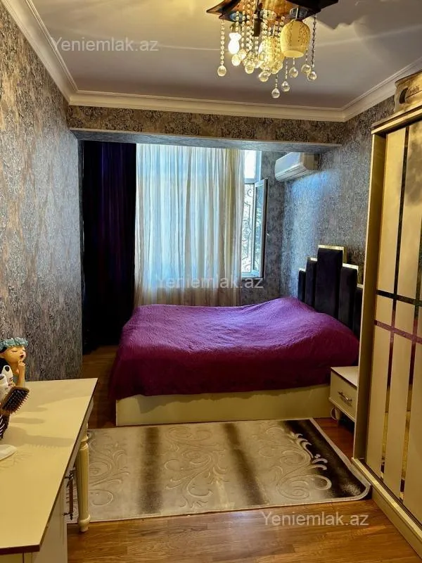 Satılır 3 otaqlı köhnə tikili 100 m²