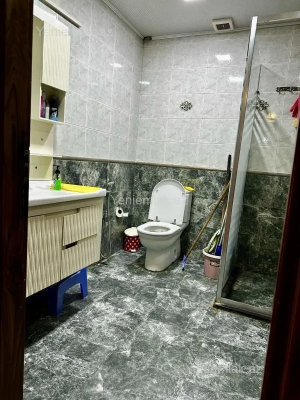 Satılır 3 otaqlı köhnə tikili 100 m²