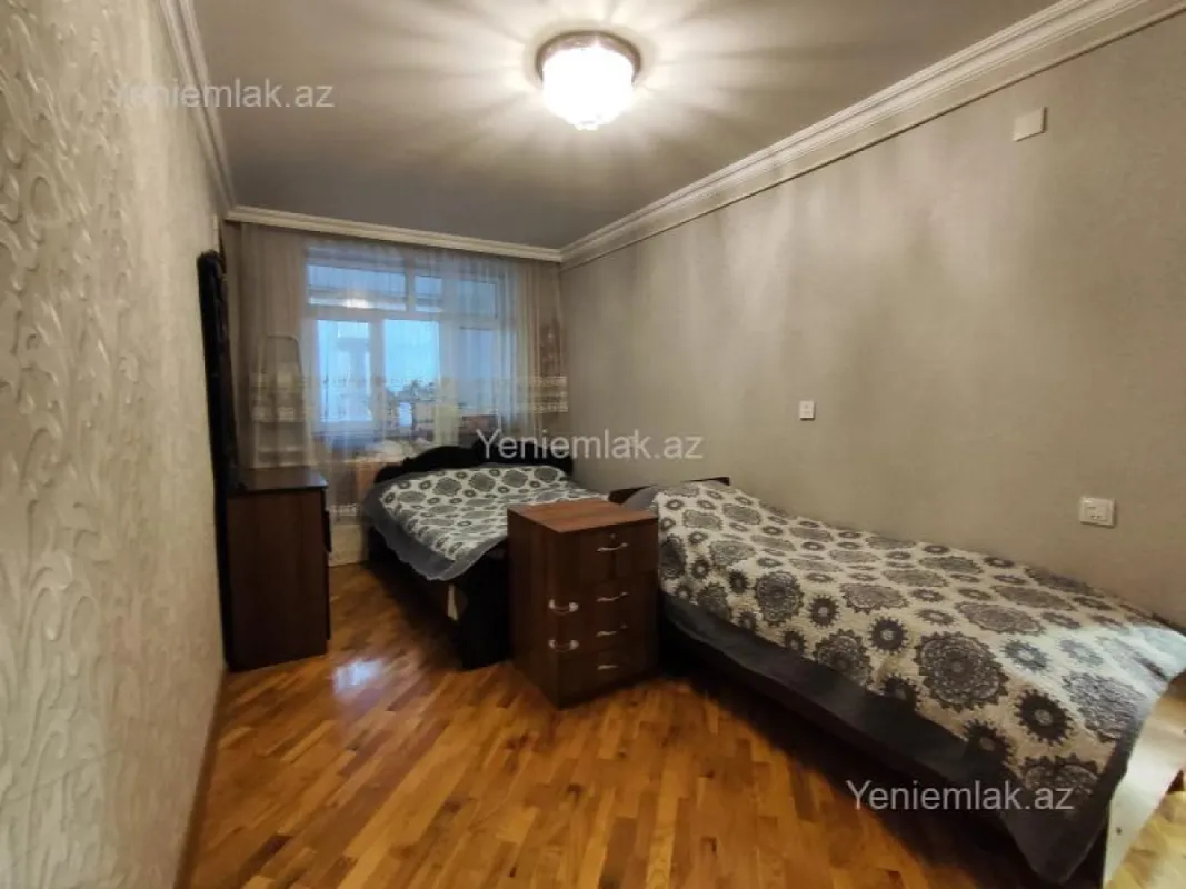 Satılır 4 otaqlı köhnə tikili 75 m²