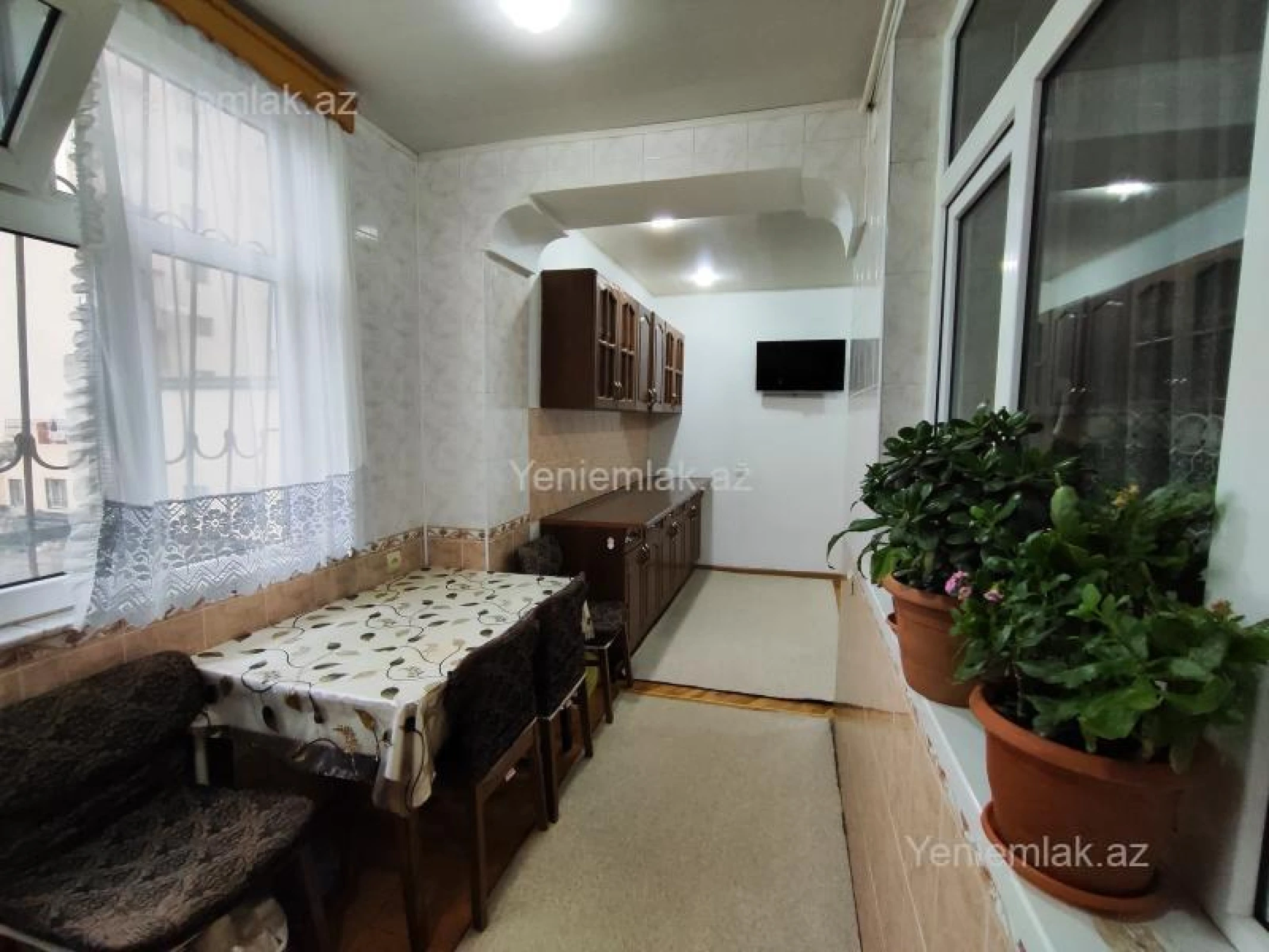 Satılır 4 otaqlı köhnə tikili 75 m²