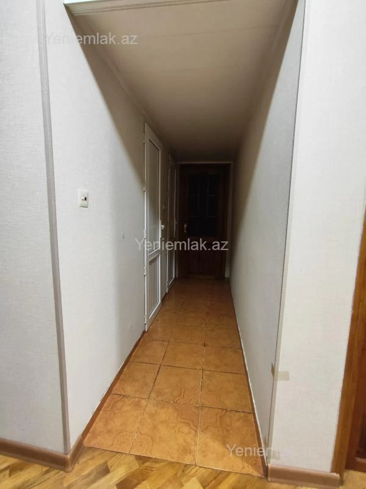 Satılır 4 otaqlı köhnə tikili 75 m²