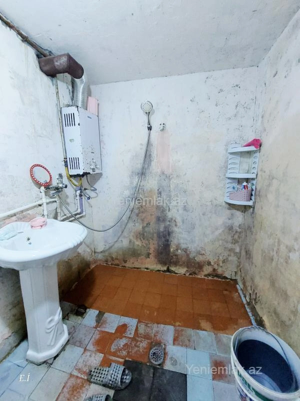 Satılır 2 otaqlı köhnə tikili 60 m²