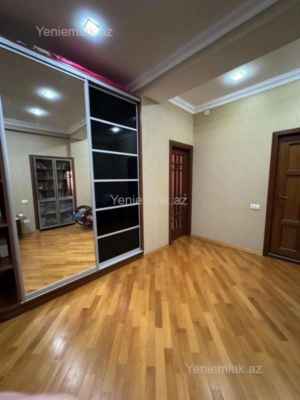 Satılır 3 otaqlı yeni tikili 120 m²