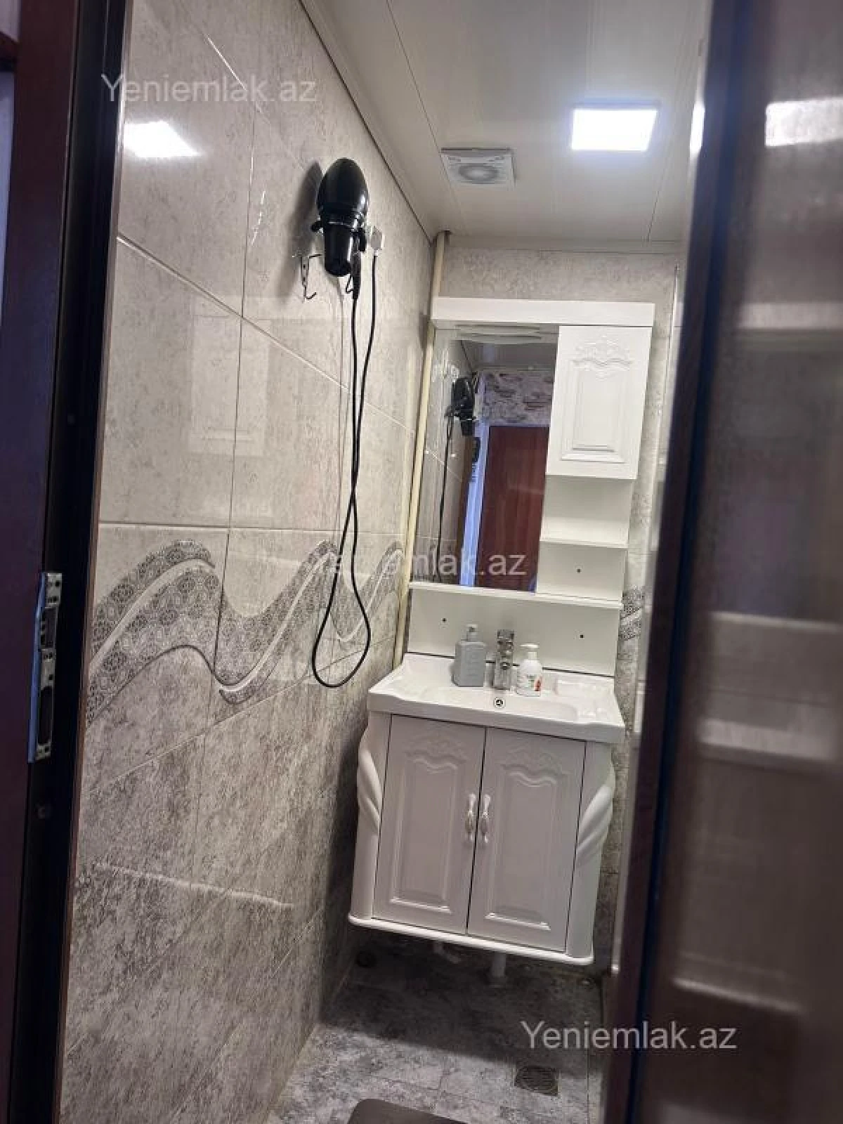 Satılır 2 otaqlı köhnə tikili 60 m²