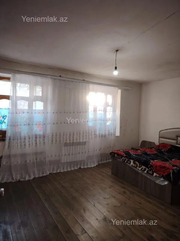 Satılır 4 otaqlı həyət evi 160 m²
