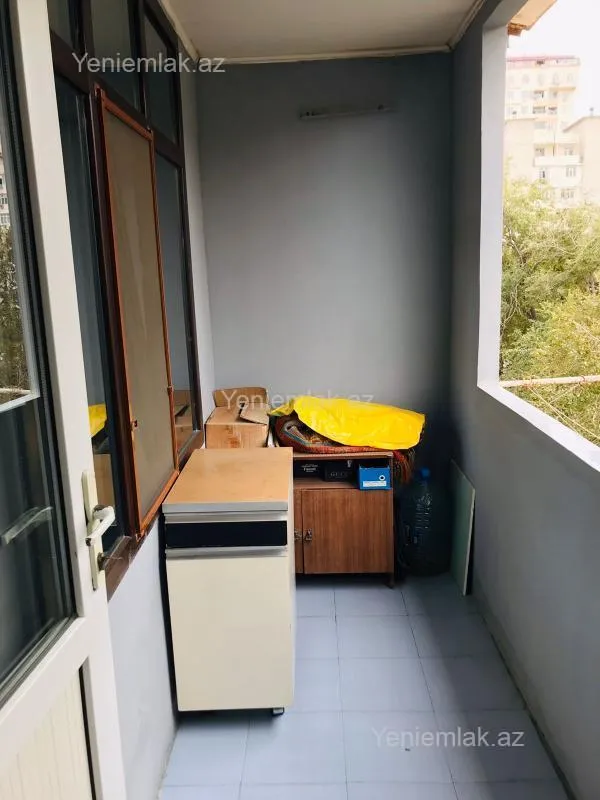 Satılır 4 otaqlı köhnə tikili 100 m²