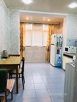 Satılır 4 otaqlı köhnə tikili 100 m²