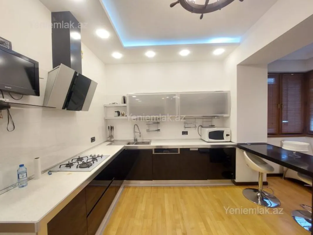 Satılır 3 otaqlı köhnə tikili 90 m²
