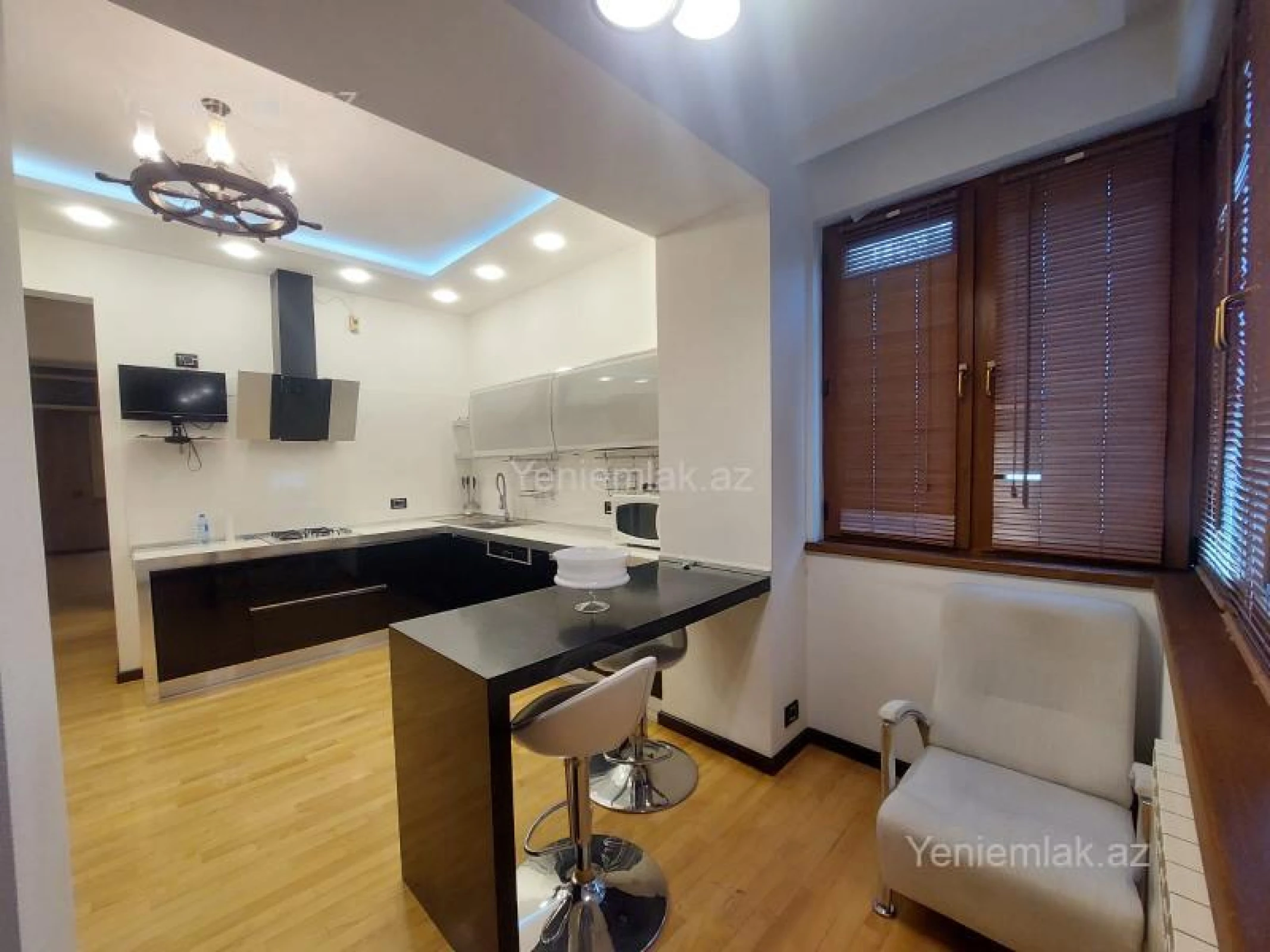 Satılır 3 otaqlı köhnə tikili 90 m²