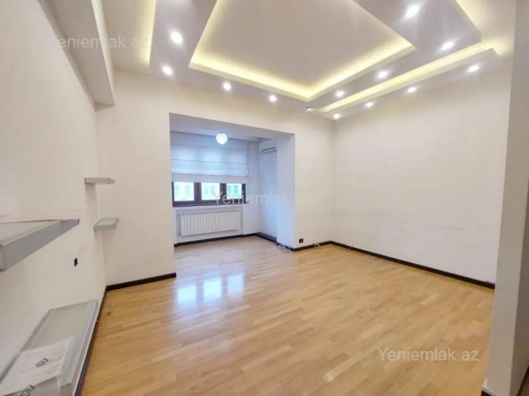 Satılır 3 otaqlı köhnə tikili 90 m²