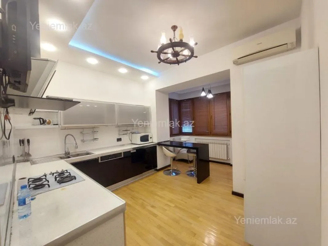Satılır 3 otaqlı köhnə tikili 90 m²