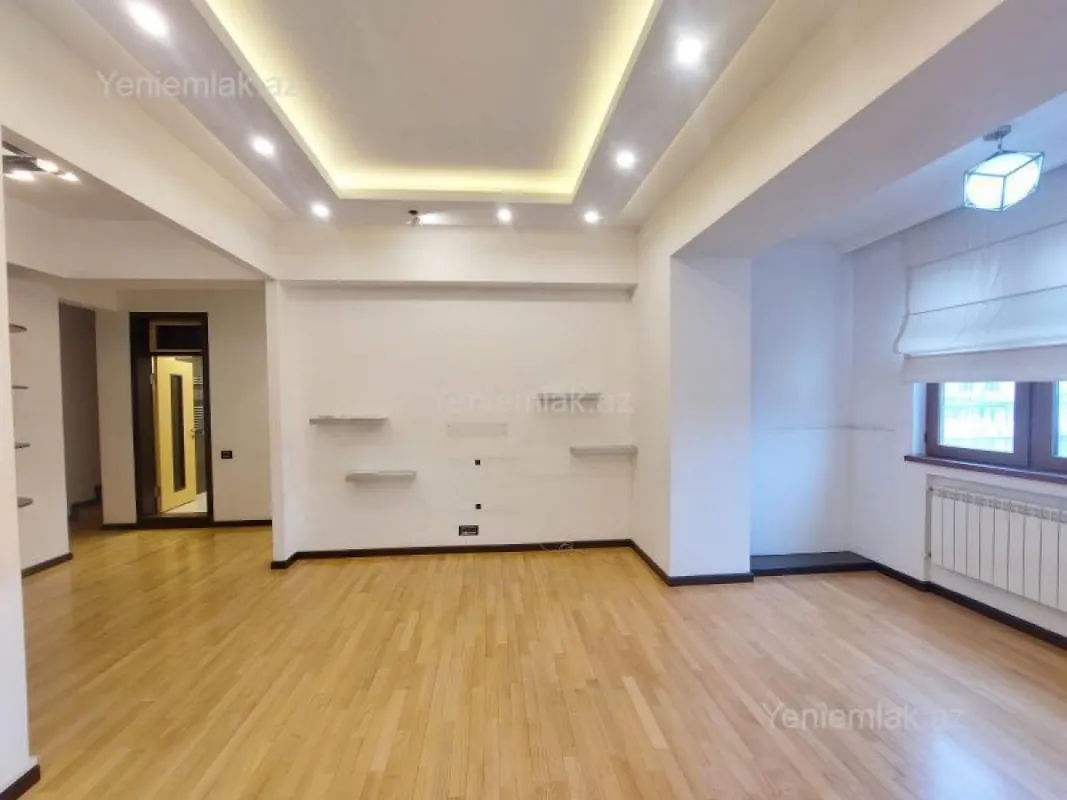 Satılır 3 otaqlı köhnə tikili 90 m²
