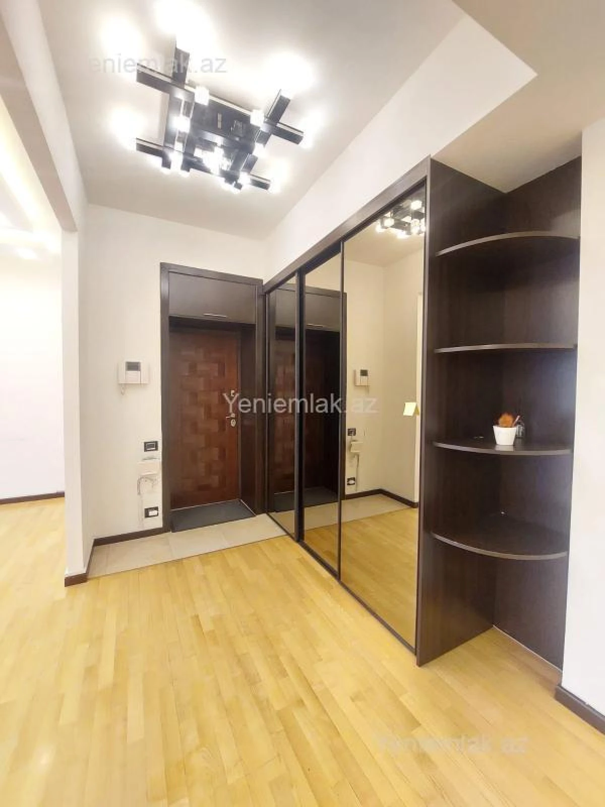 Satılır 3 otaqlı köhnə tikili 90 m²