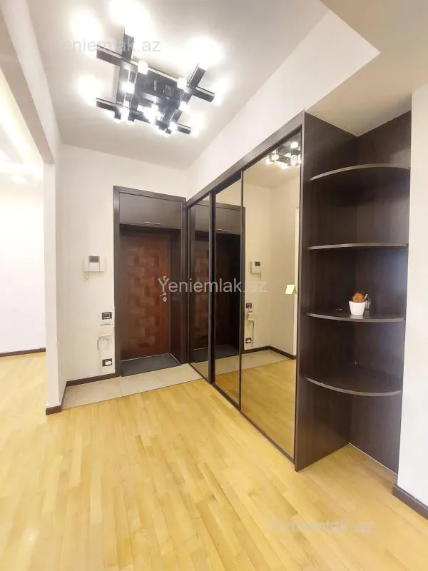 Satılır 3 otaqlı köhnə tikili 90 m²