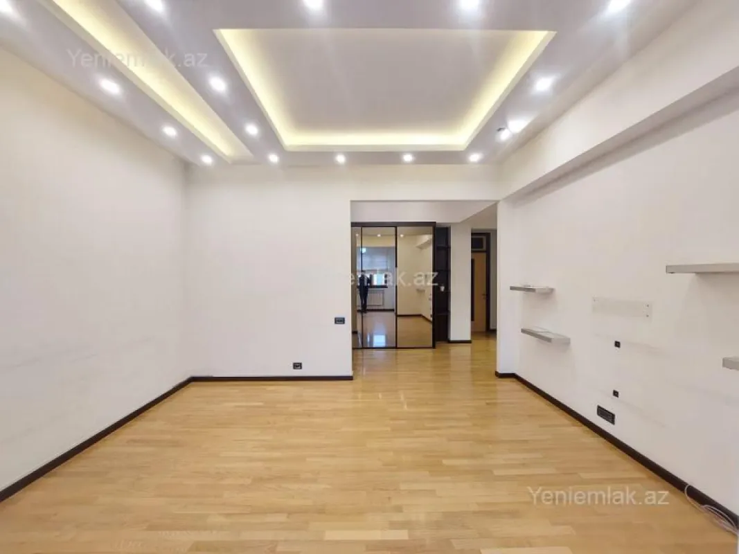 Satılır 3 otaqlı köhnə tikili 90 m²