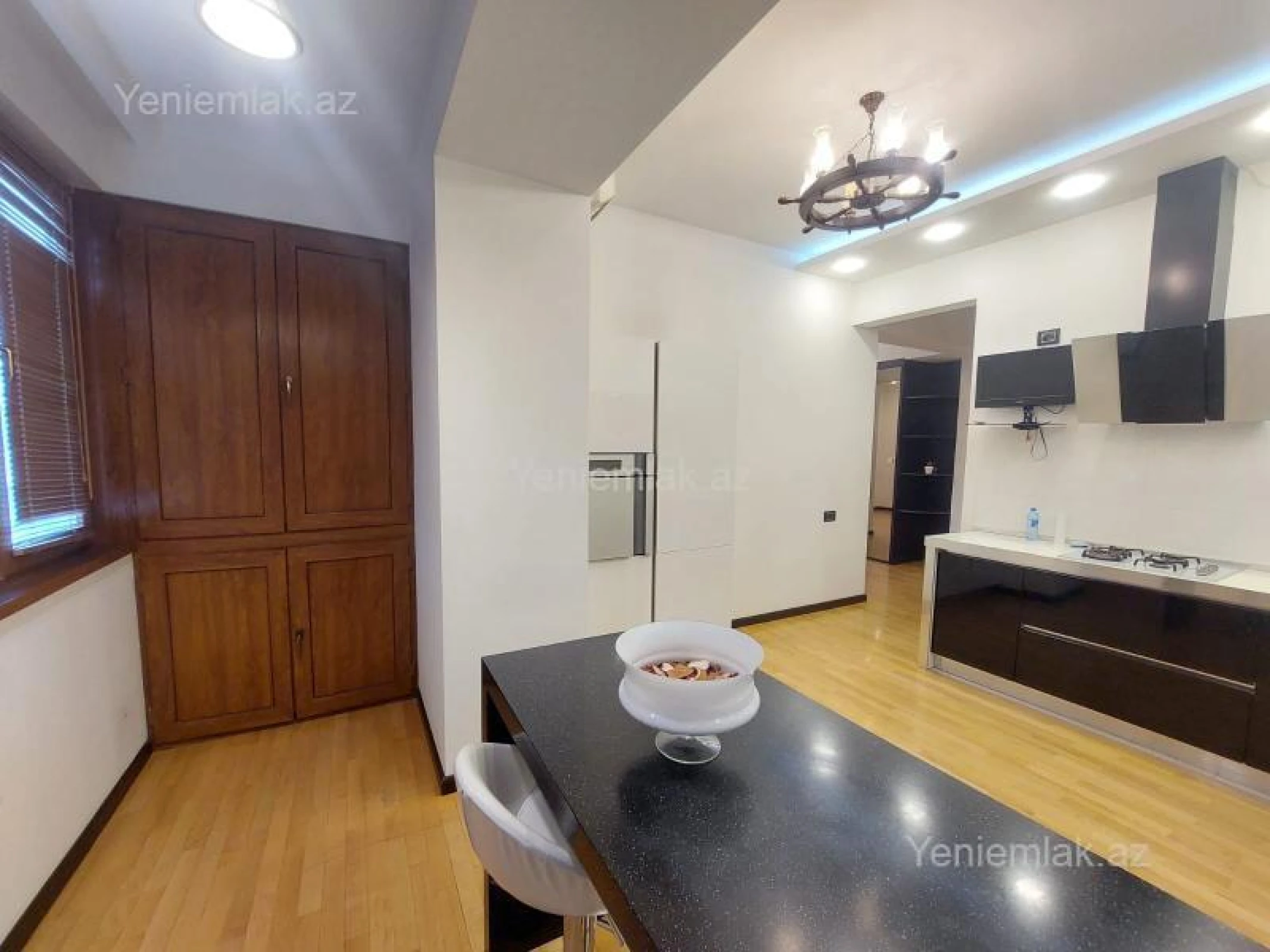 Satılır 3 otaqlı köhnə tikili 90 m²