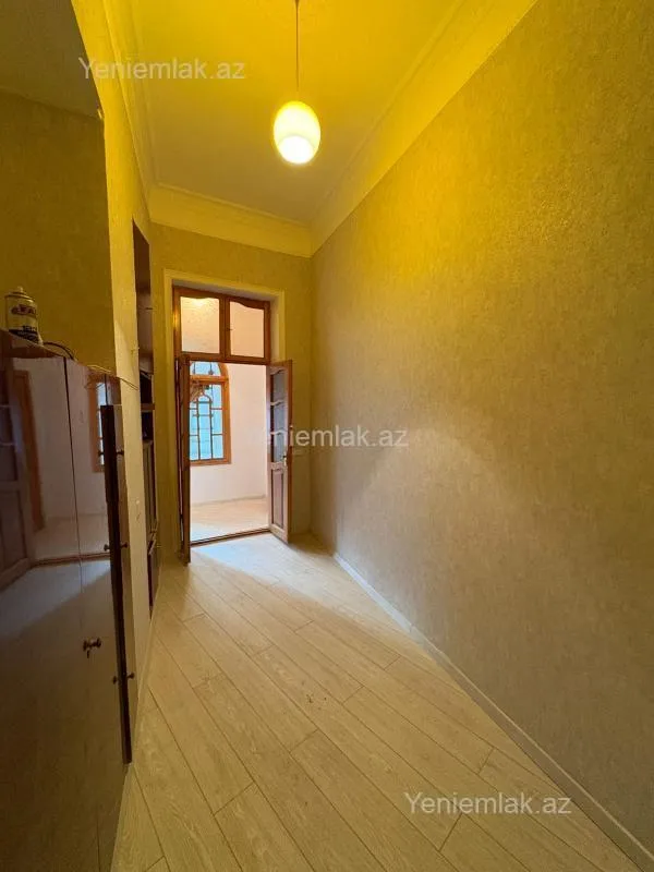 Satılır 3 otaqlı köhnə tikili 90 m²