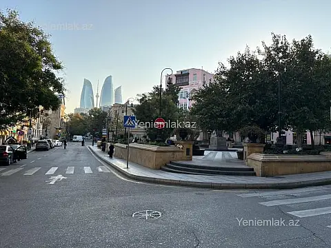 Satılır 3 otaqlı köhnə tikili 90 m² — Bakı, Səbail 3 otaq 90.00 m²