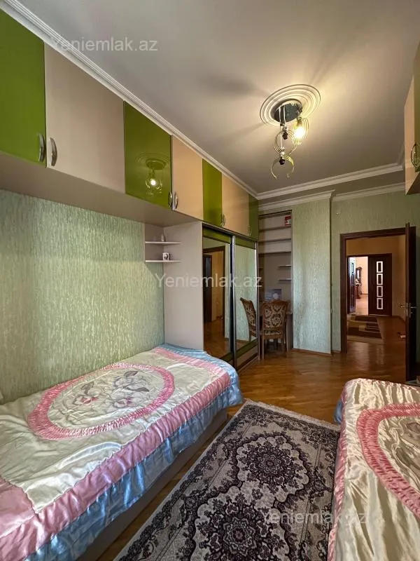 Satılır 3 otaqlı yeni tikili 176 m²