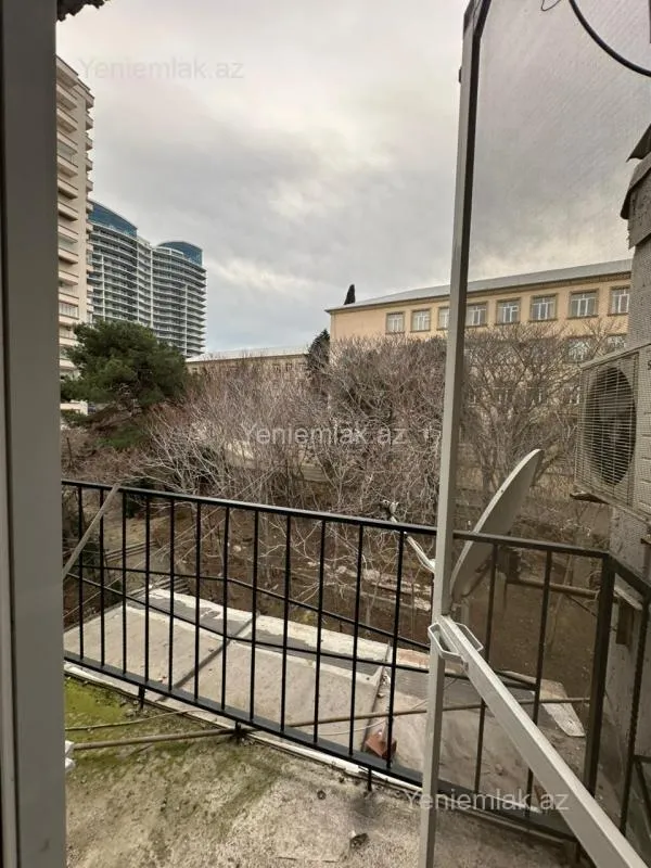 Satılır 2 otaqlı köhnə tikili 50 m²