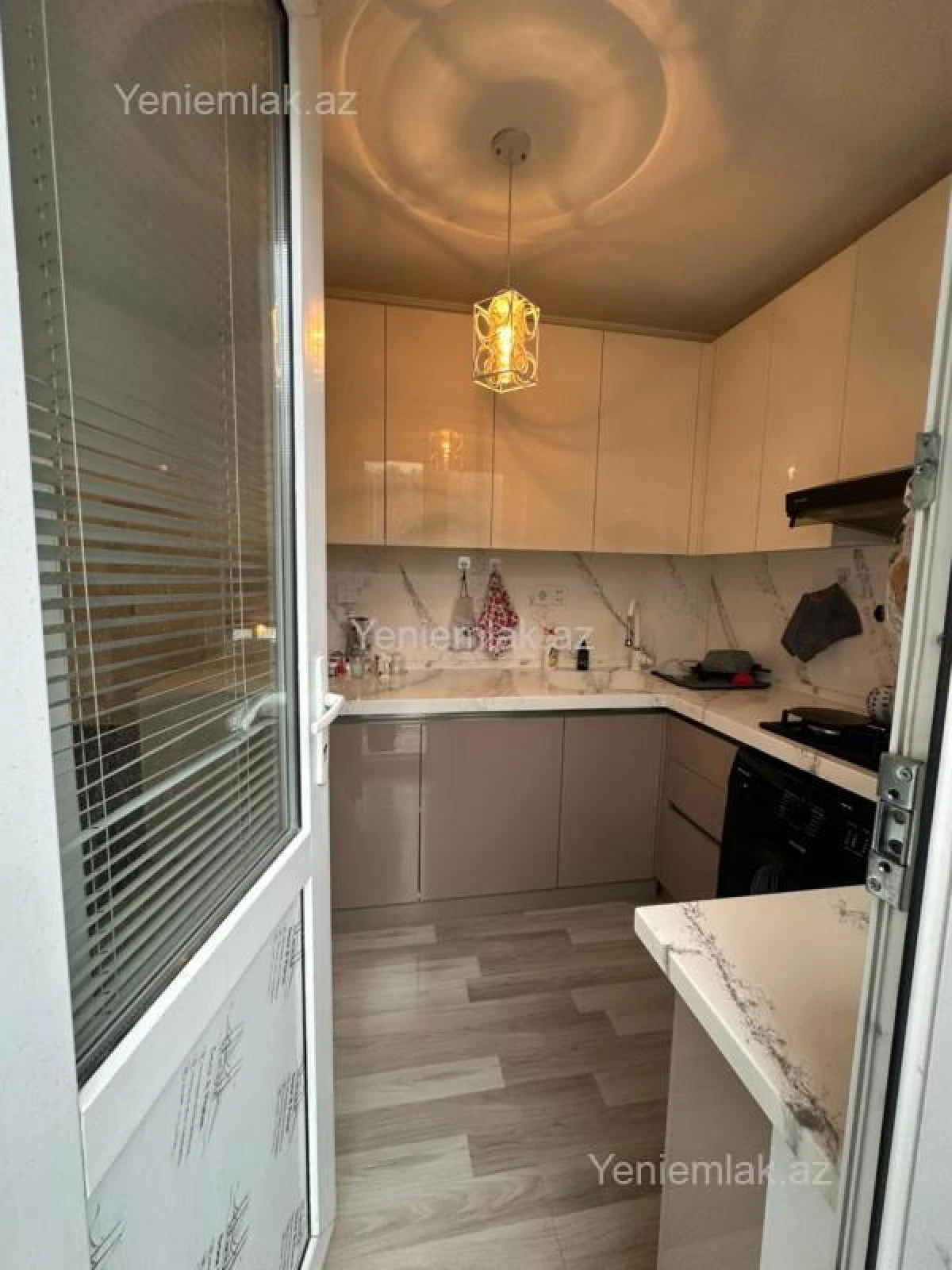 Satılır 2 otaqlı köhnə tikili 50 m²