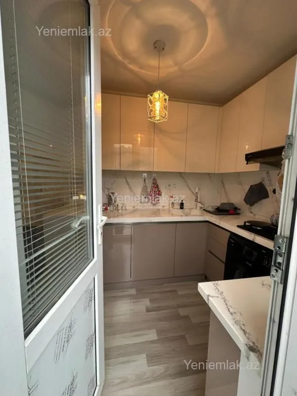 Satılır 2 otaqlı köhnə tikili 50 m²