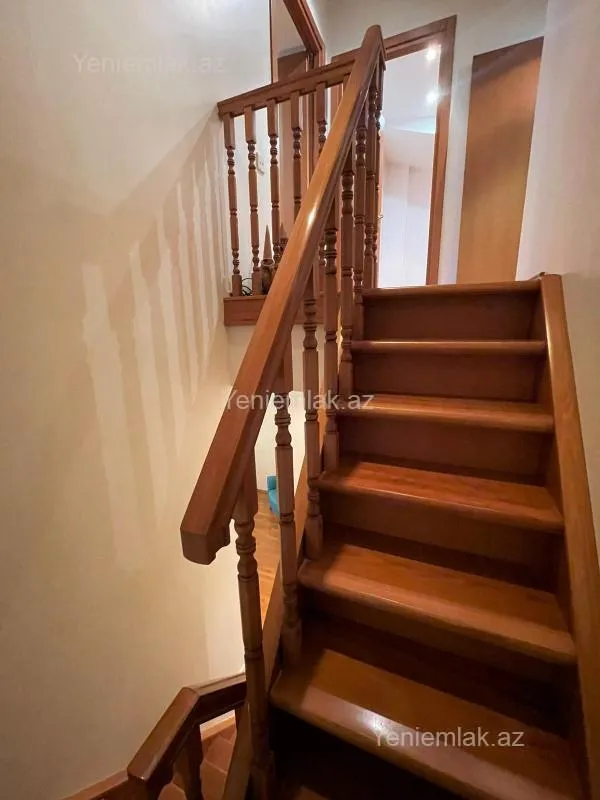 Satılır 4 otaqlı köhnə tikili 114 m²