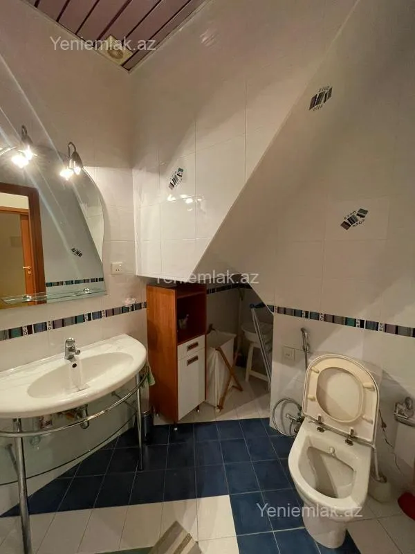 Satılır 4 otaqlı köhnə tikili 114 m²