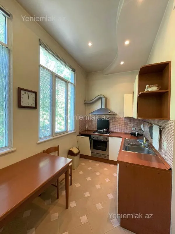Satılır 4 otaqlı köhnə tikili 114 m²