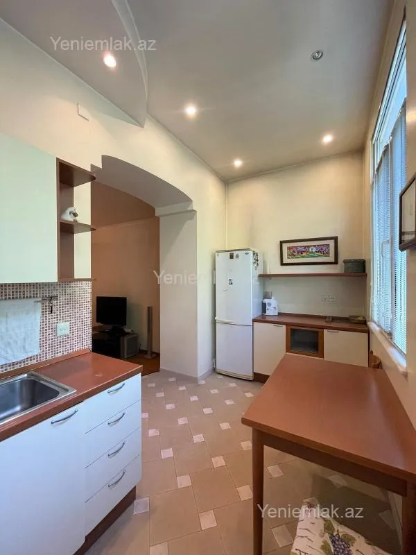 Satılır 4 otaqlı köhnə tikili 114 m²