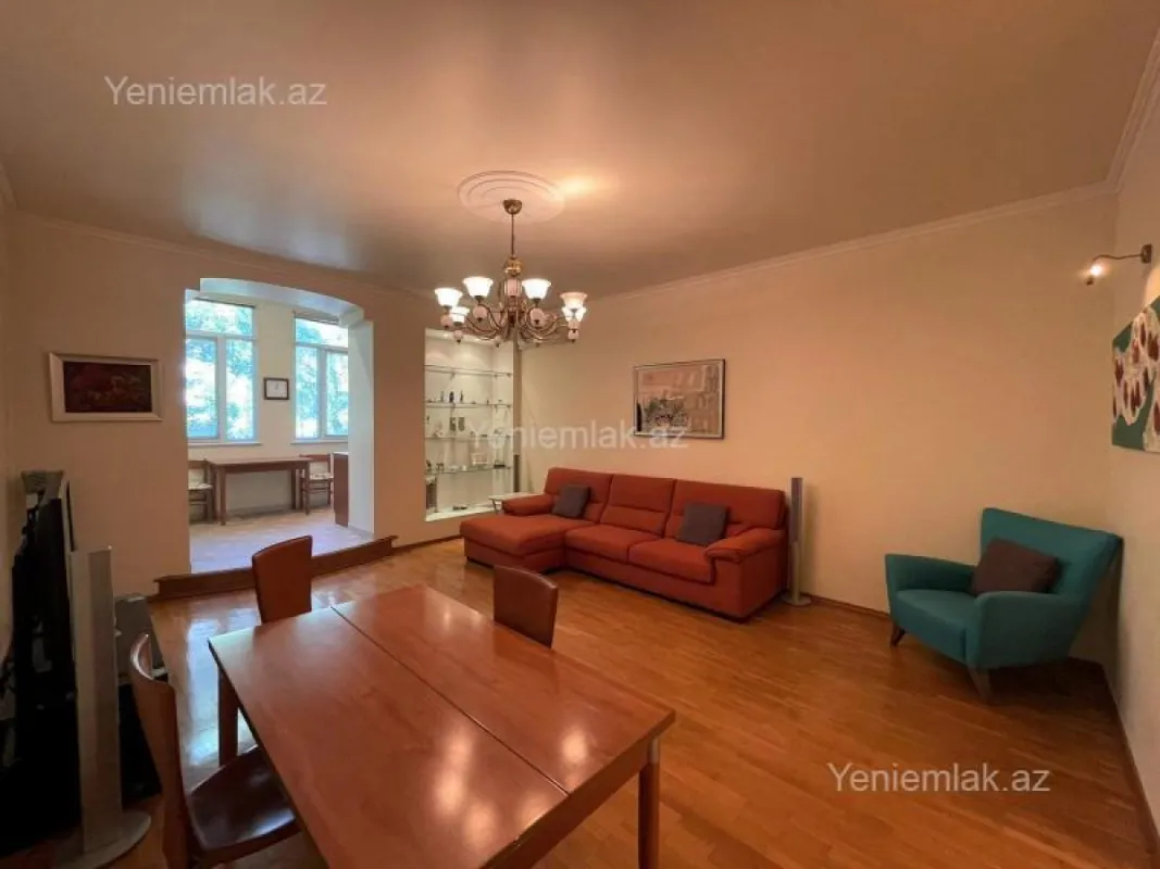 Satılır 4 otaqlı köhnə tikili 114 m²