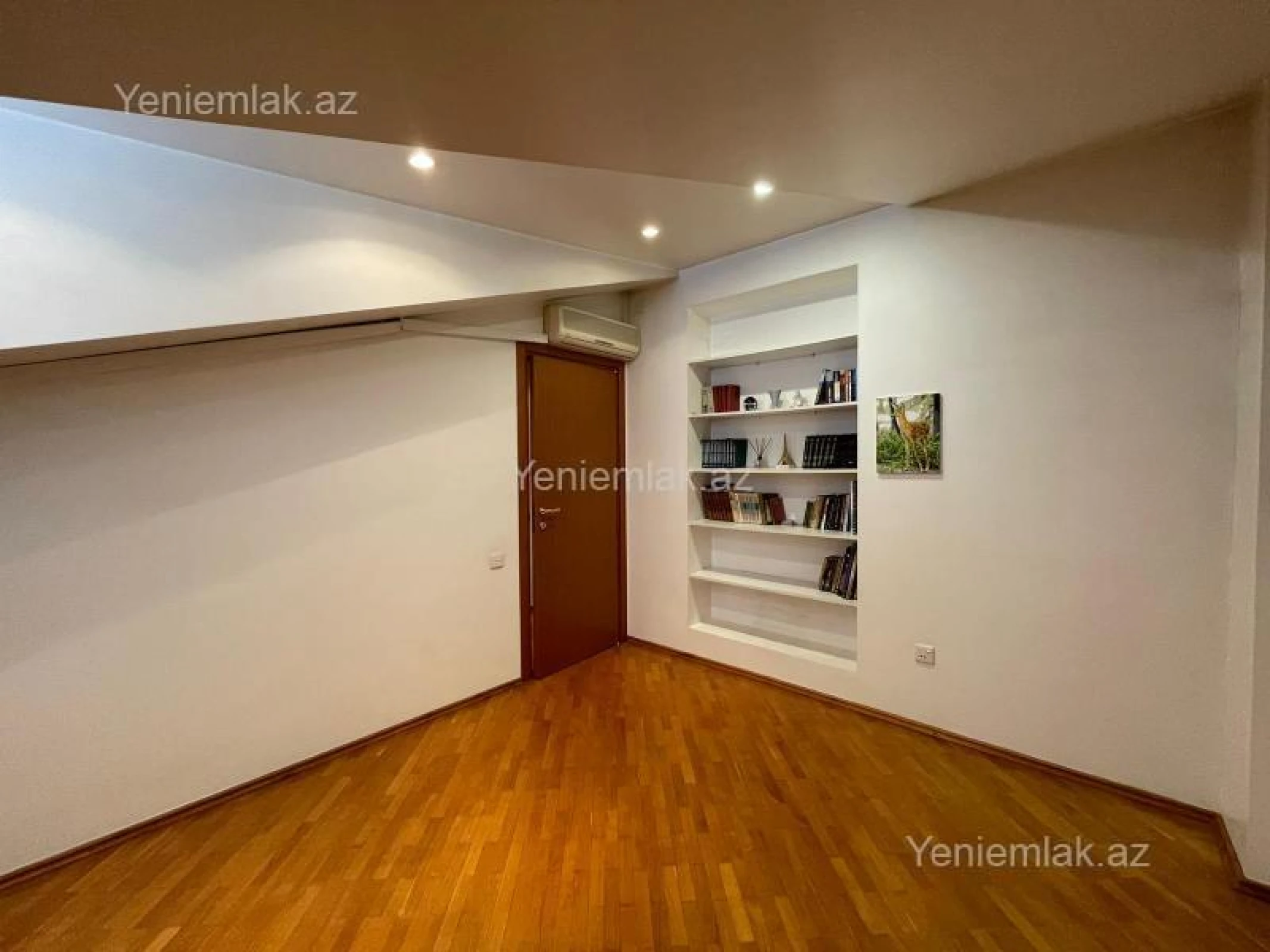 Satılır 4 otaqlı köhnə tikili 114 m²