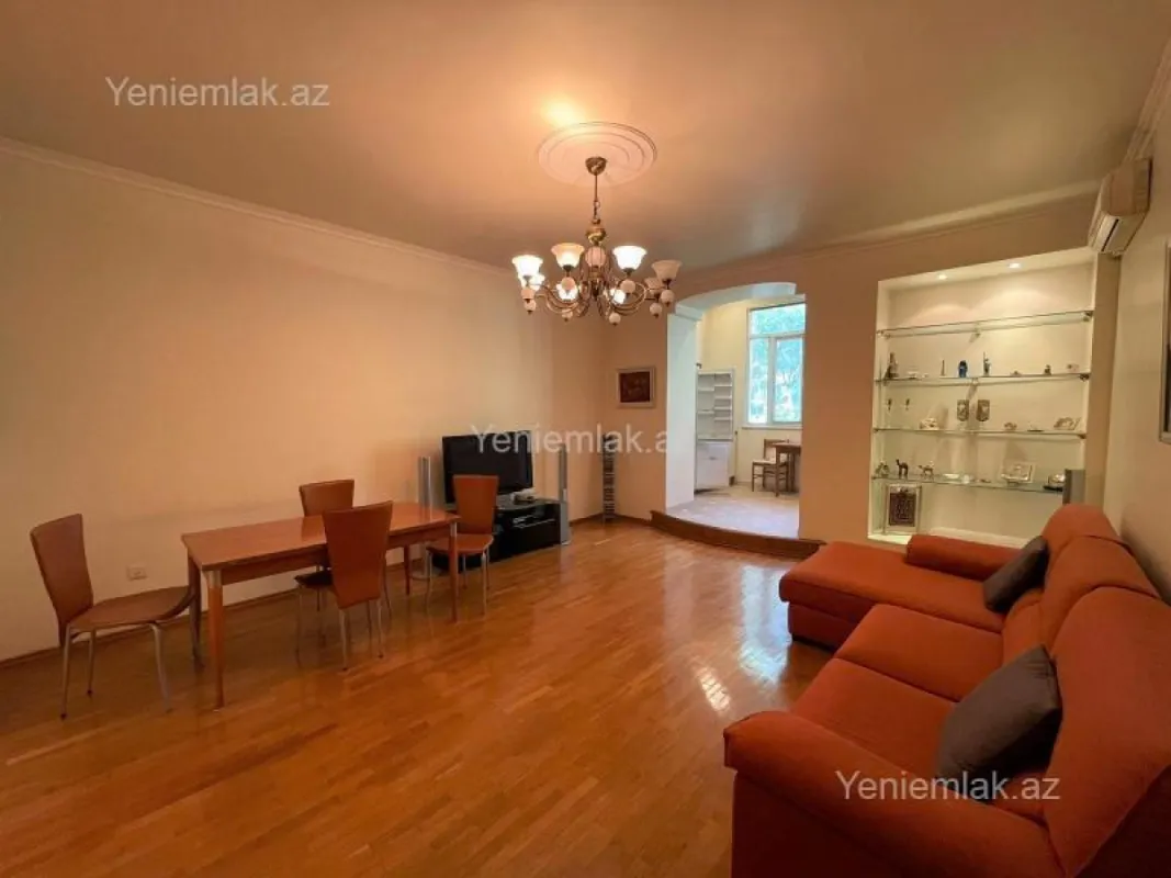 Satılır 4 otaqlı köhnə tikili 114 m²