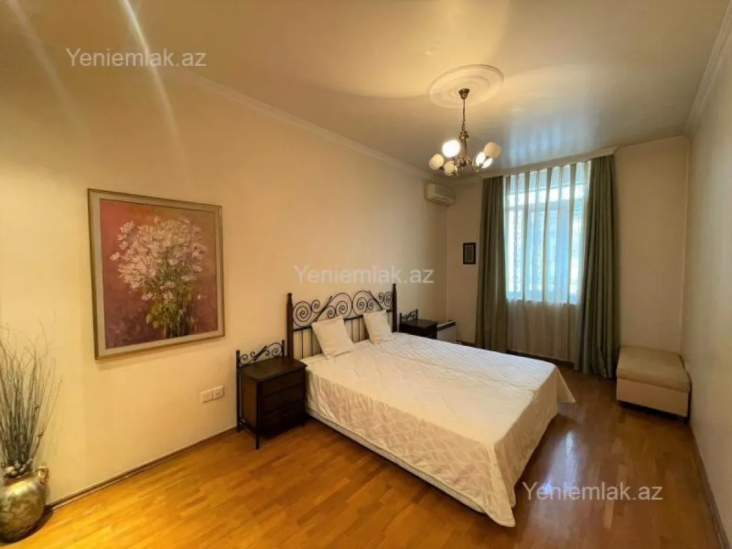 Satılır 4 otaqlı köhnə tikili 114 m²