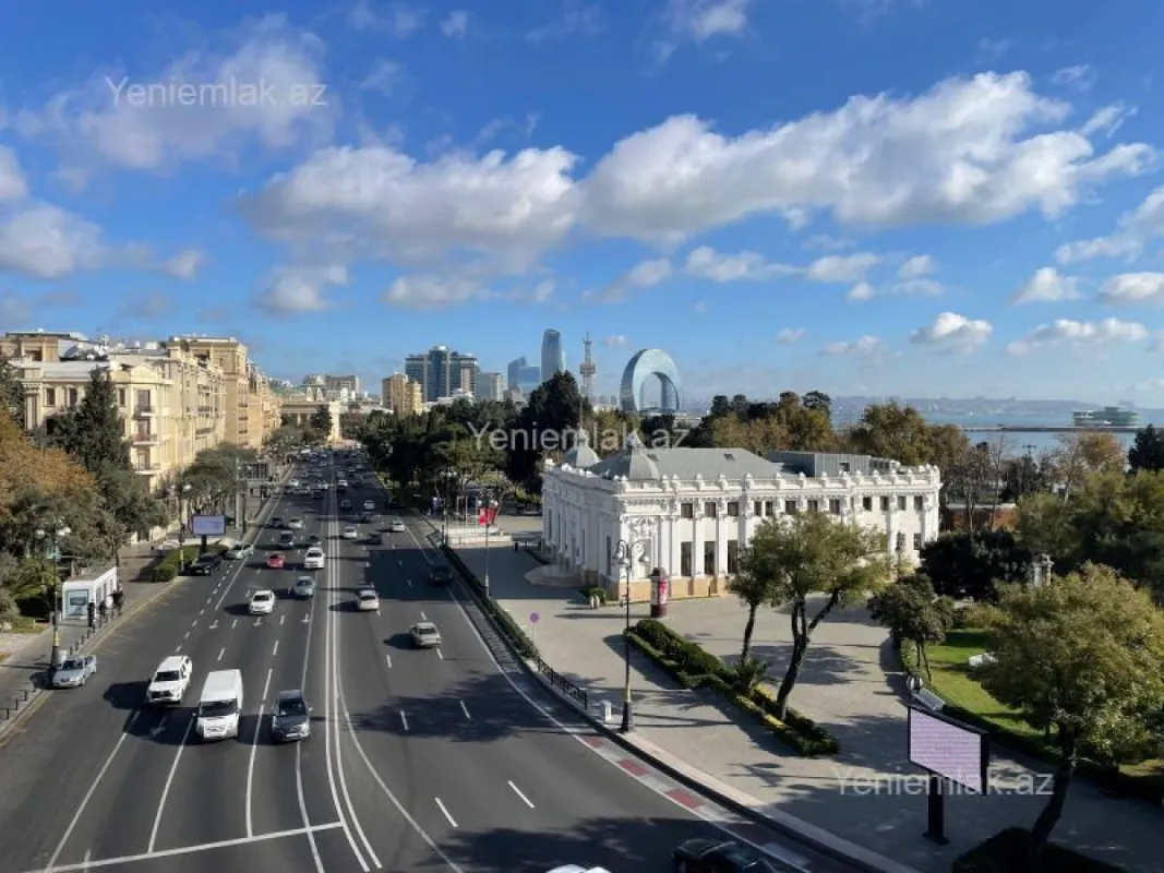 Satılır 4 otaqlı köhnə tikili 114 m²