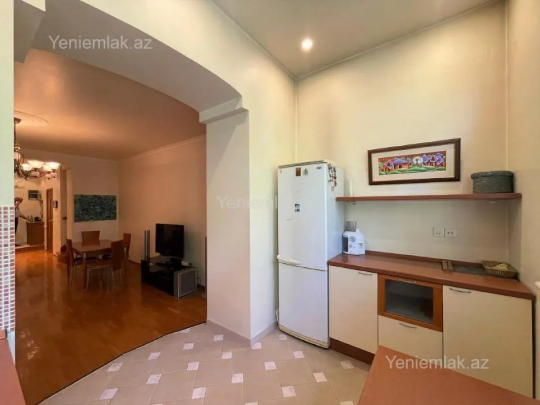 Satılır 4 otaqlı köhnə tikili 114 m²