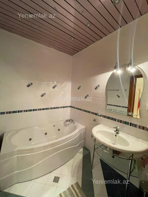 Satılır 4 otaqlı köhnə tikili 114 m²