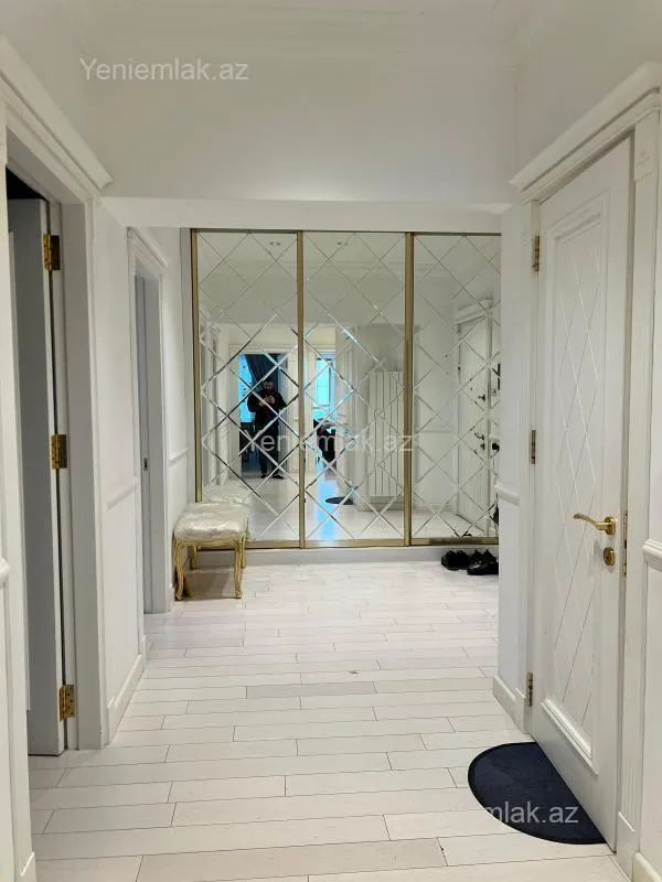 Satılır 4 otaqlı yeni tikili 181 m²