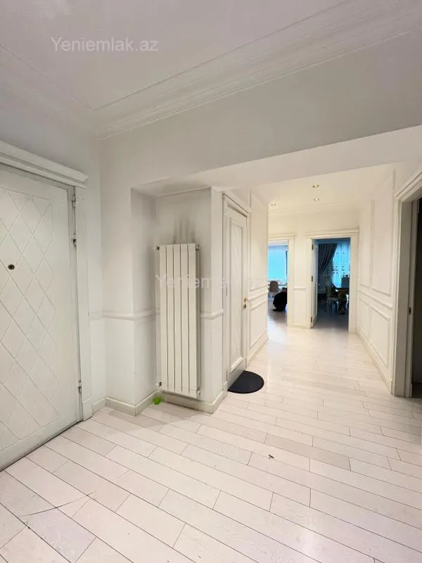 Satılır 4 otaqlı yeni tikili 181 m²