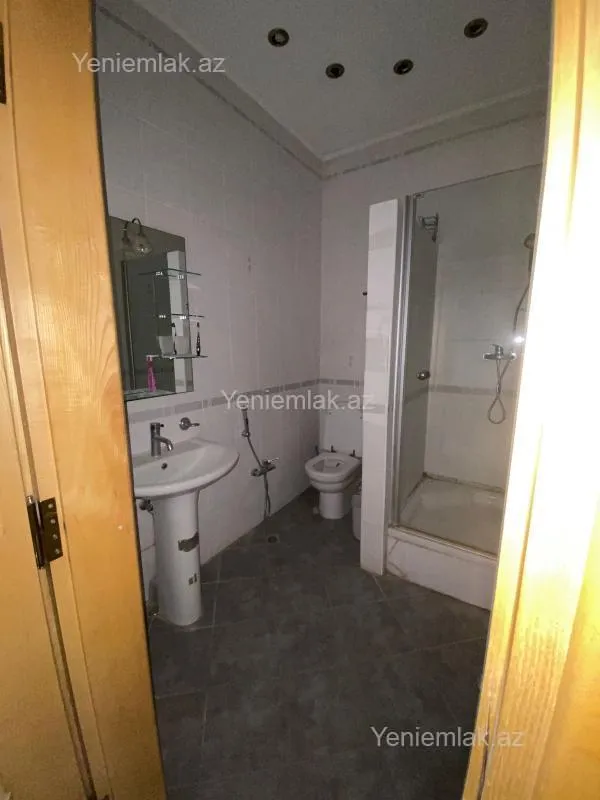 Satılır 4 otaqlı yeni tikili 190 m²