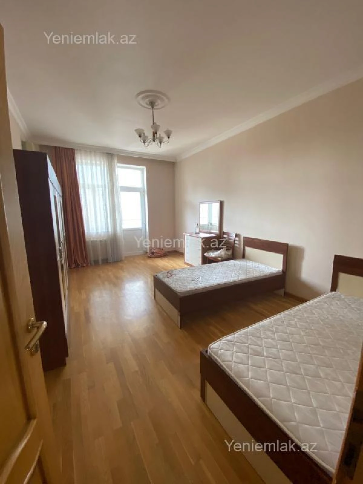 Satılır 4 otaqlı yeni tikili 190 m²