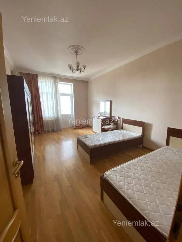 Satılır 4 otaqlı yeni tikili 190 m²